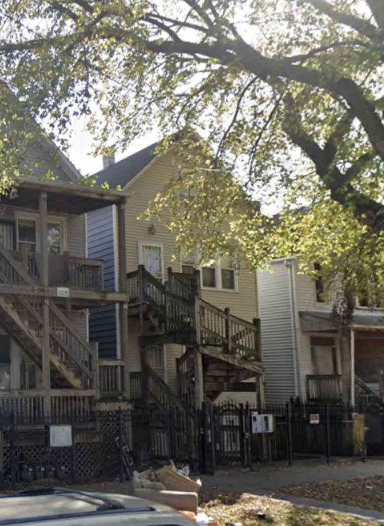 8711 S Exchange Avenue Property Photo 3