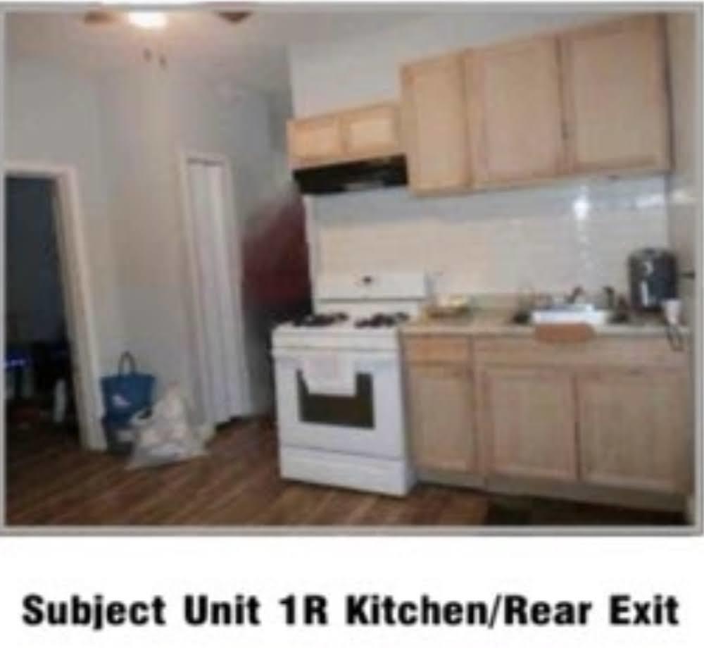 8711 S Exchange Avenue Property Photo 11