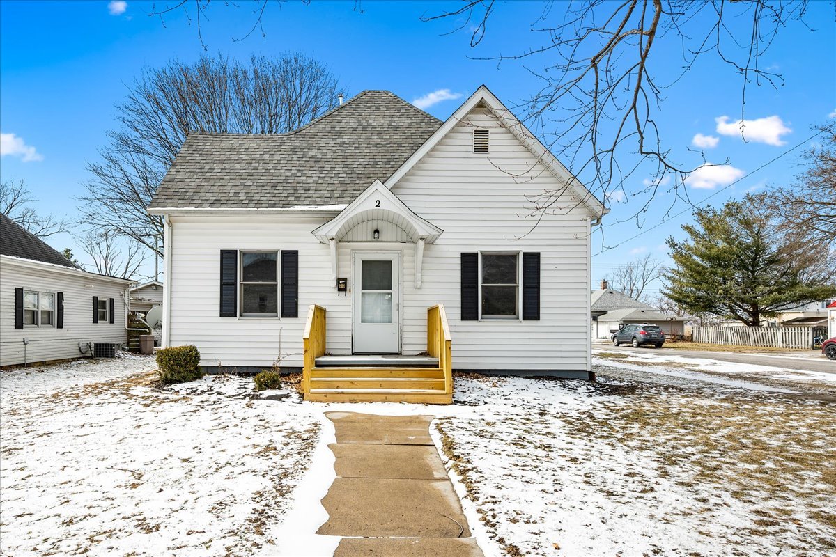2 S Walnut St Property Photo
