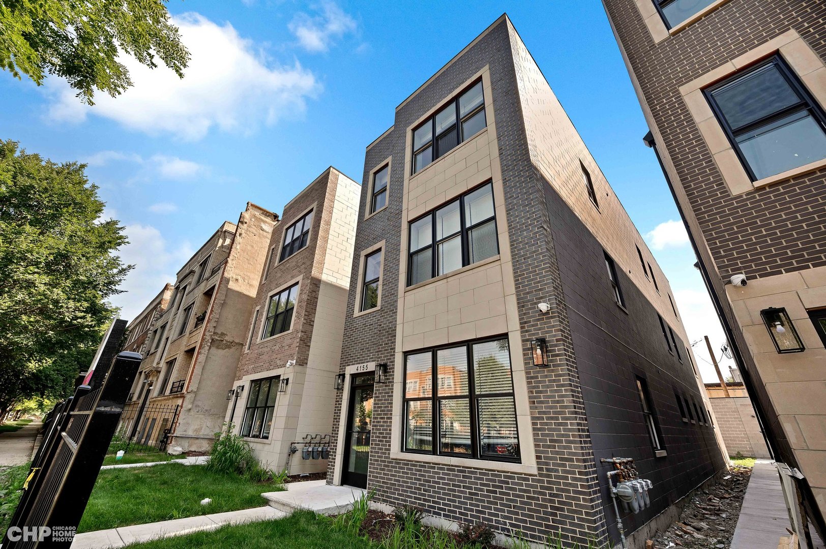 4157 S Prairie Ave Property Photo