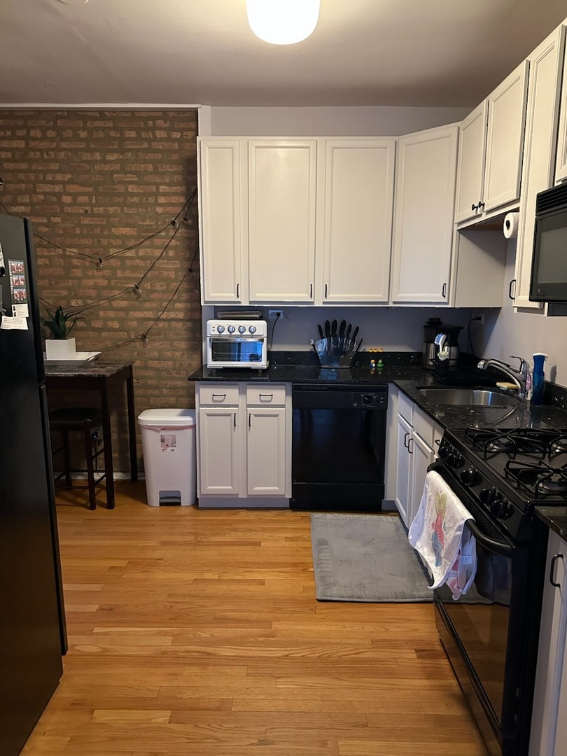 909 W Cornelia Avenue 2n Property Photo 6