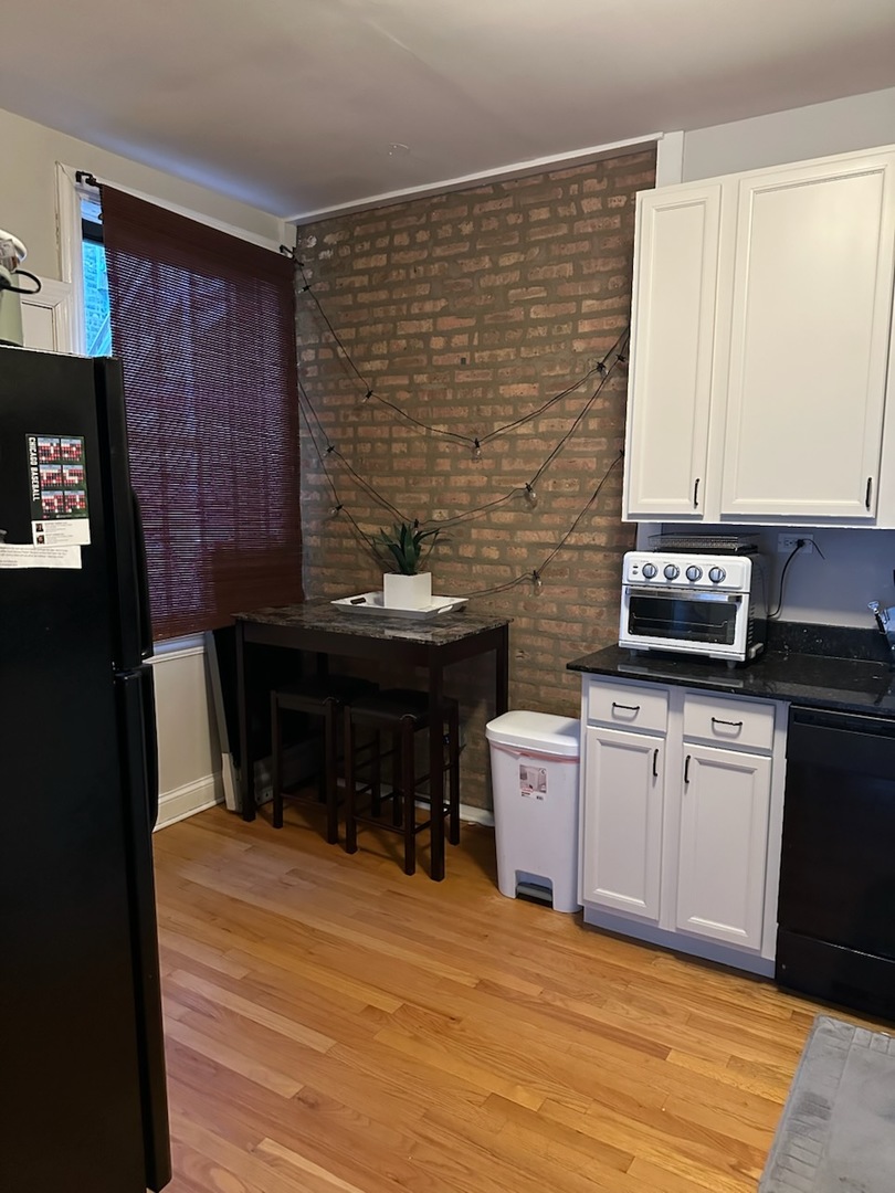 909 W Cornelia Avenue 2n Property Photo 7