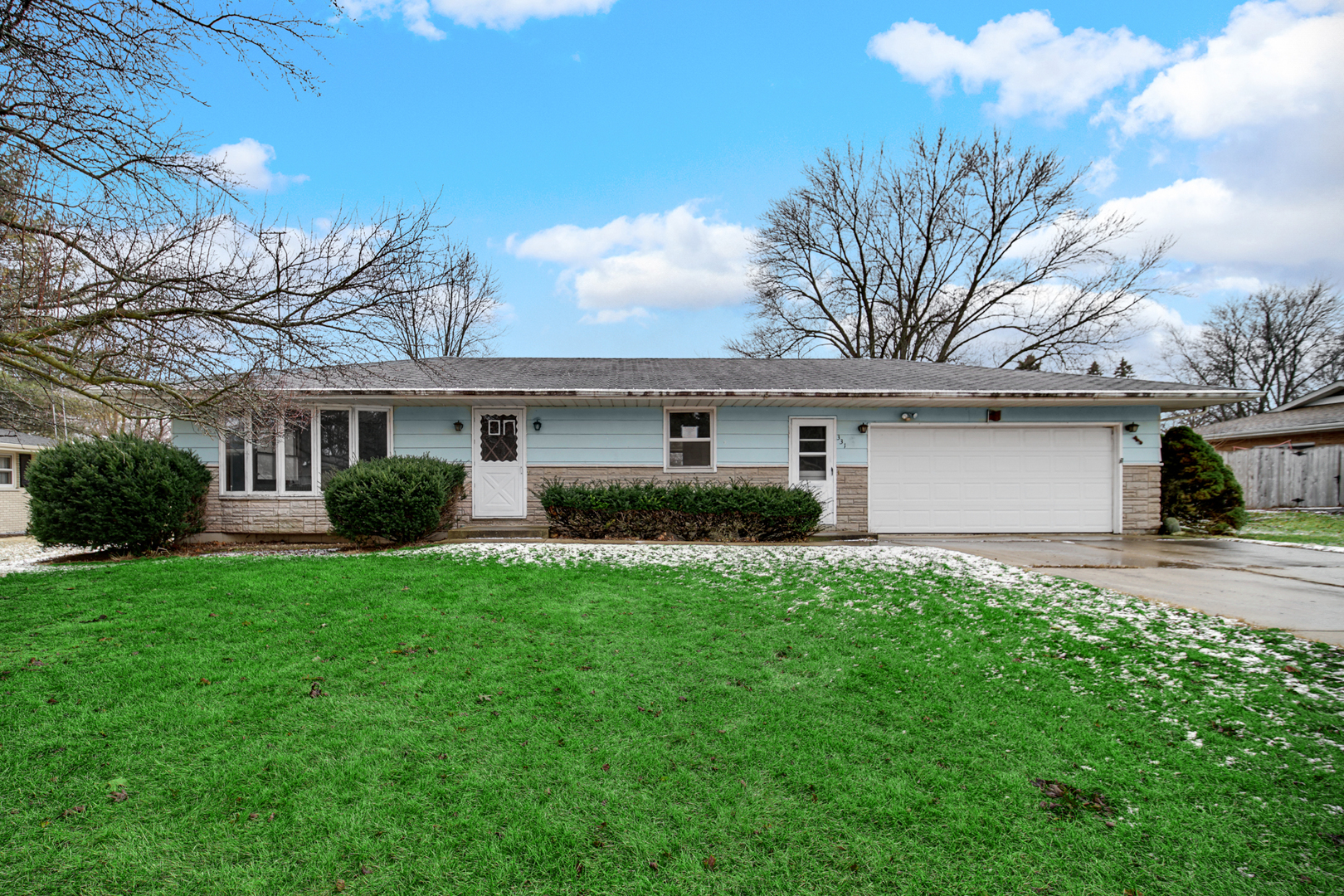 331 E Miller Avenue Property Photo