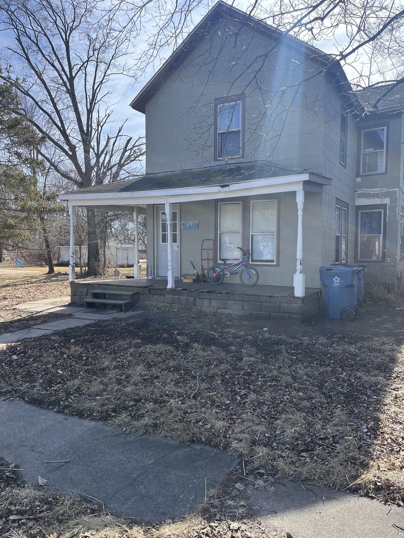 215 E Waupansie Street Property Photo 2