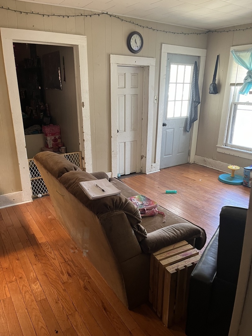 215 E Waupansie Street Property Photo 8