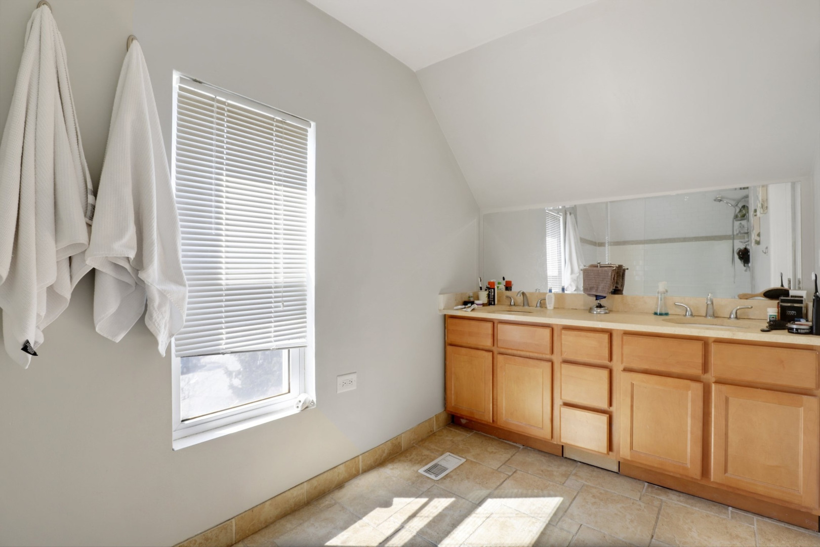 3114 N Clybourn Avenue Property Photo 19