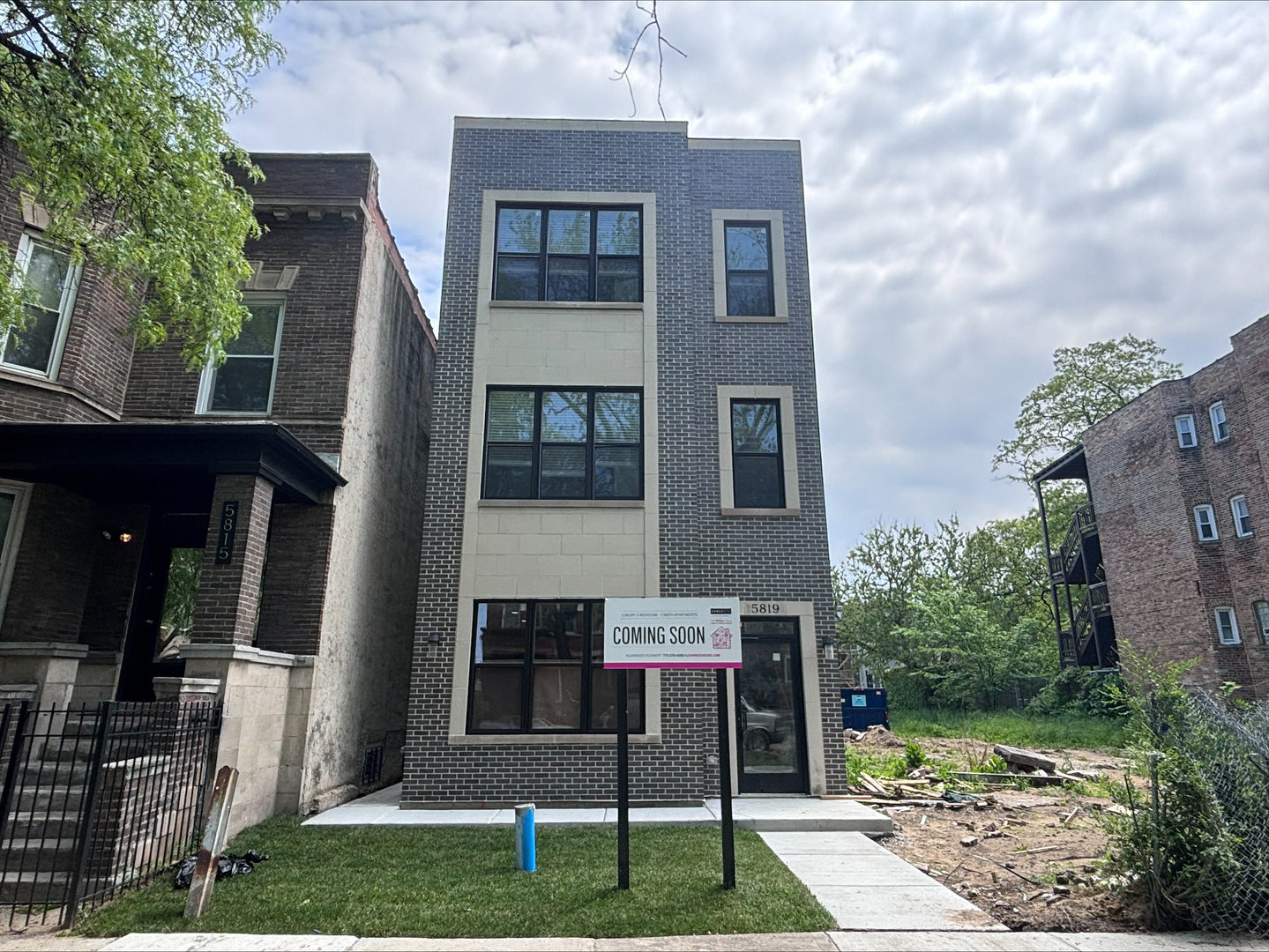 5819 S Michigan Ave Property Photo