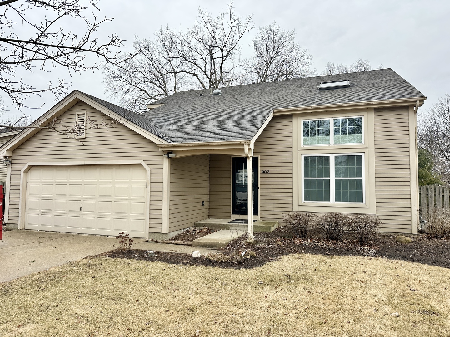 982 Bennington Dr Property Photo