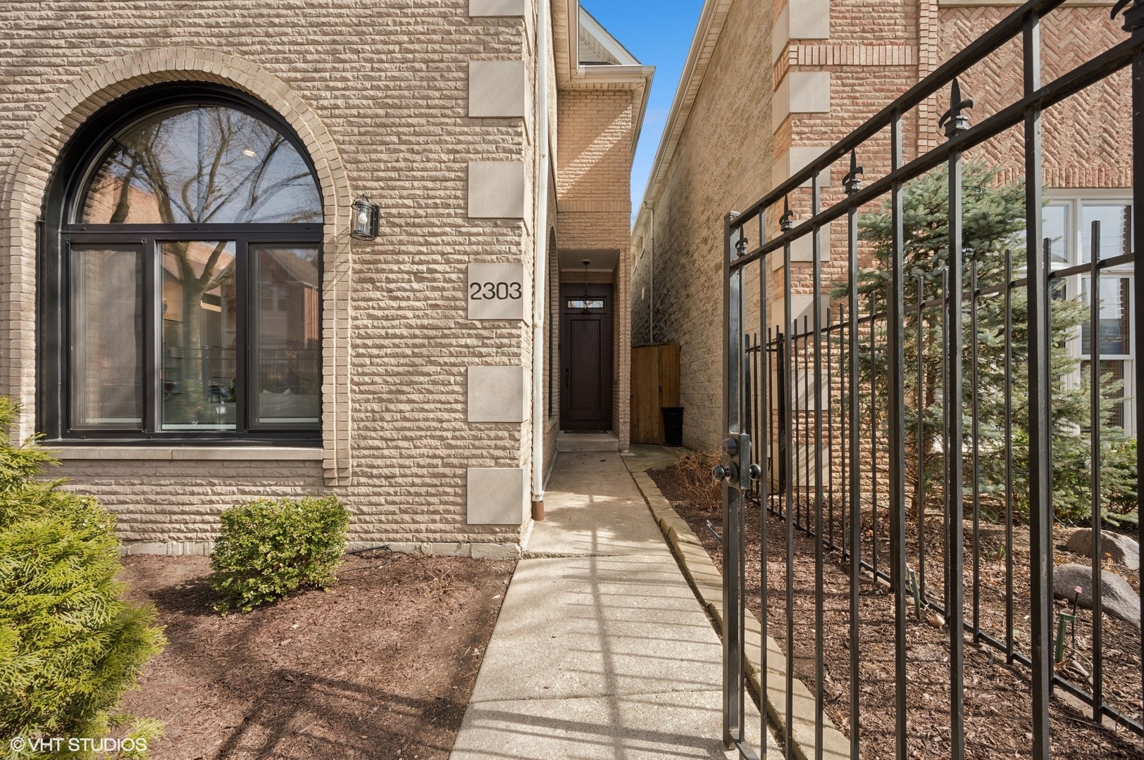 2303 N Greenview Avenue Property Photo 2