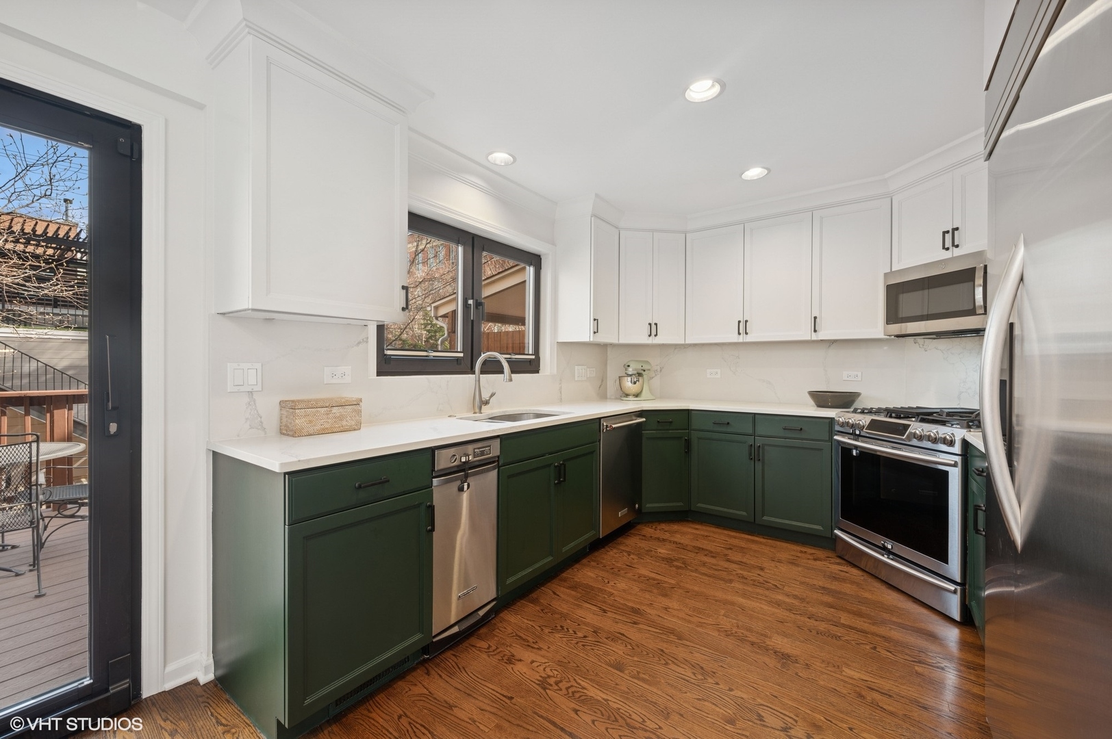 2303 N Greenview Avenue Property Photo 13