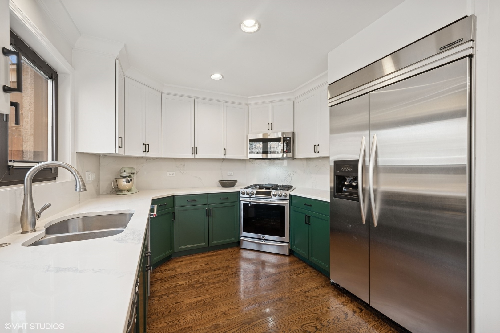 2303 N Greenview Avenue Property Photo 14