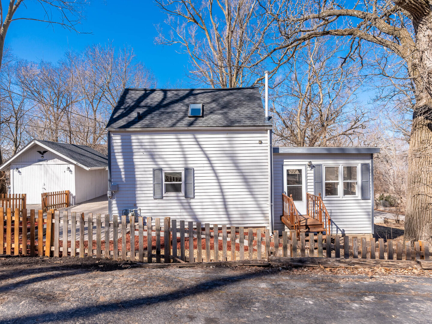 39210 N Jackson Dr Property Photo