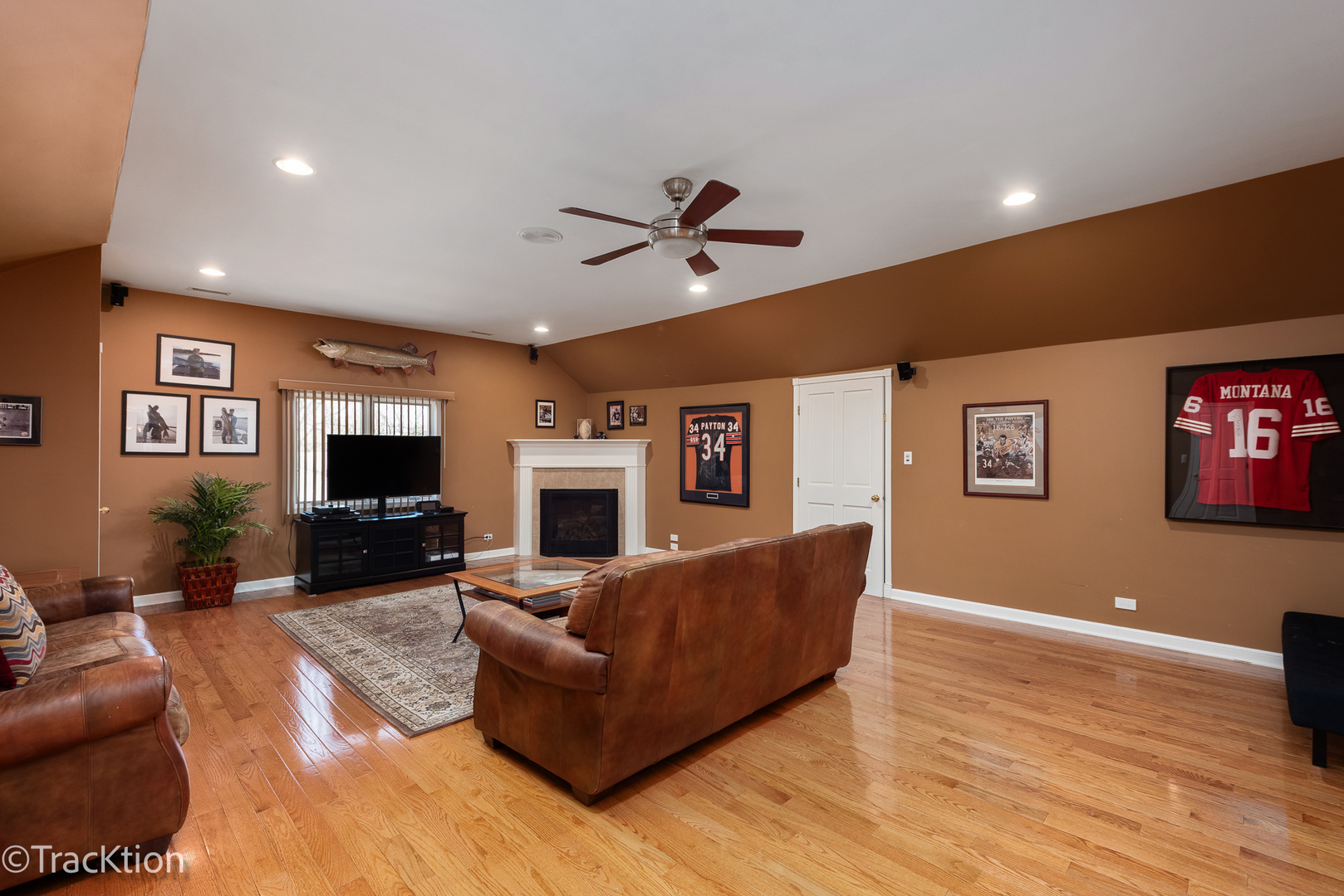 716 W 79th Place Property Photo 32