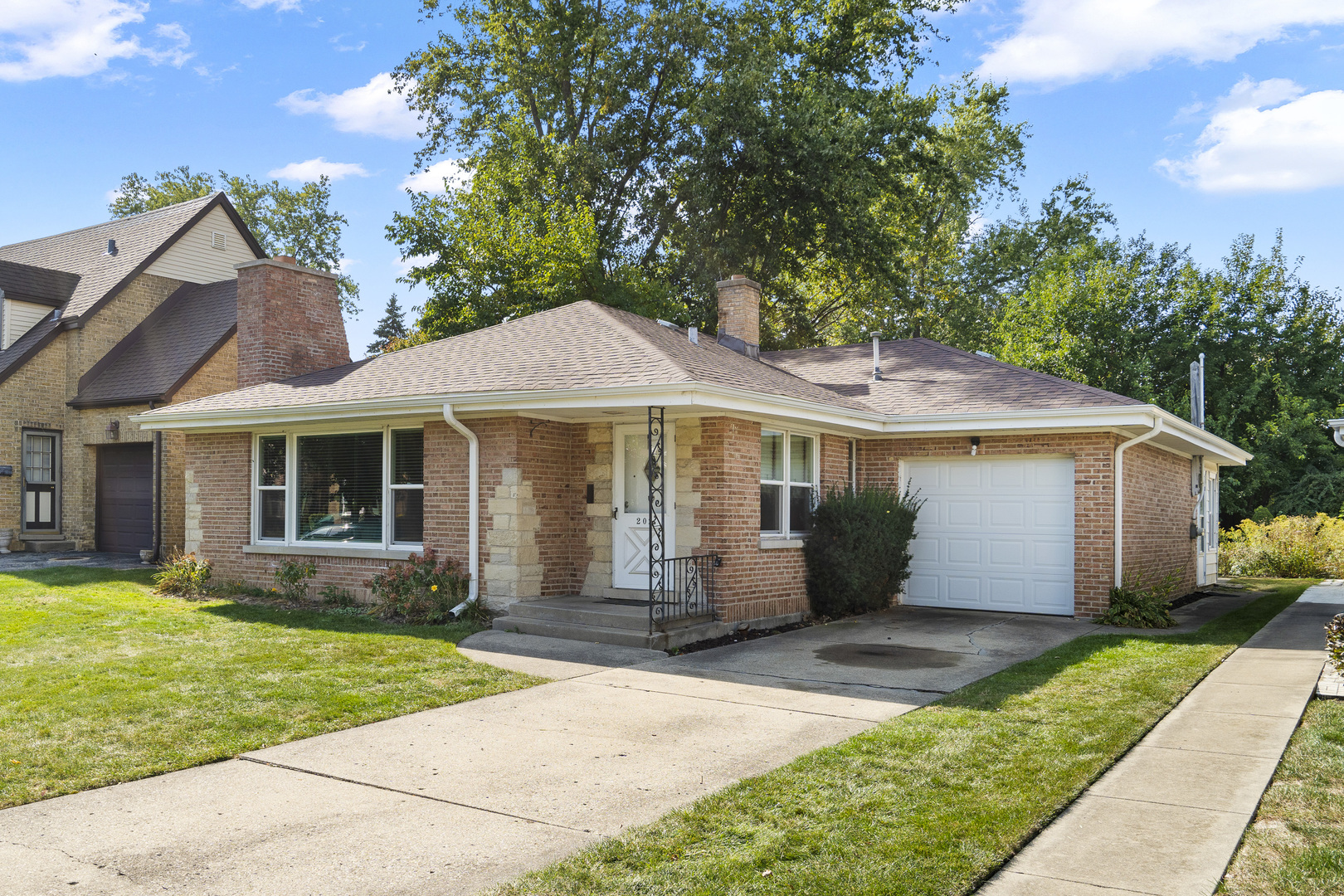 202 S Elmhurst Avenue Property Photo