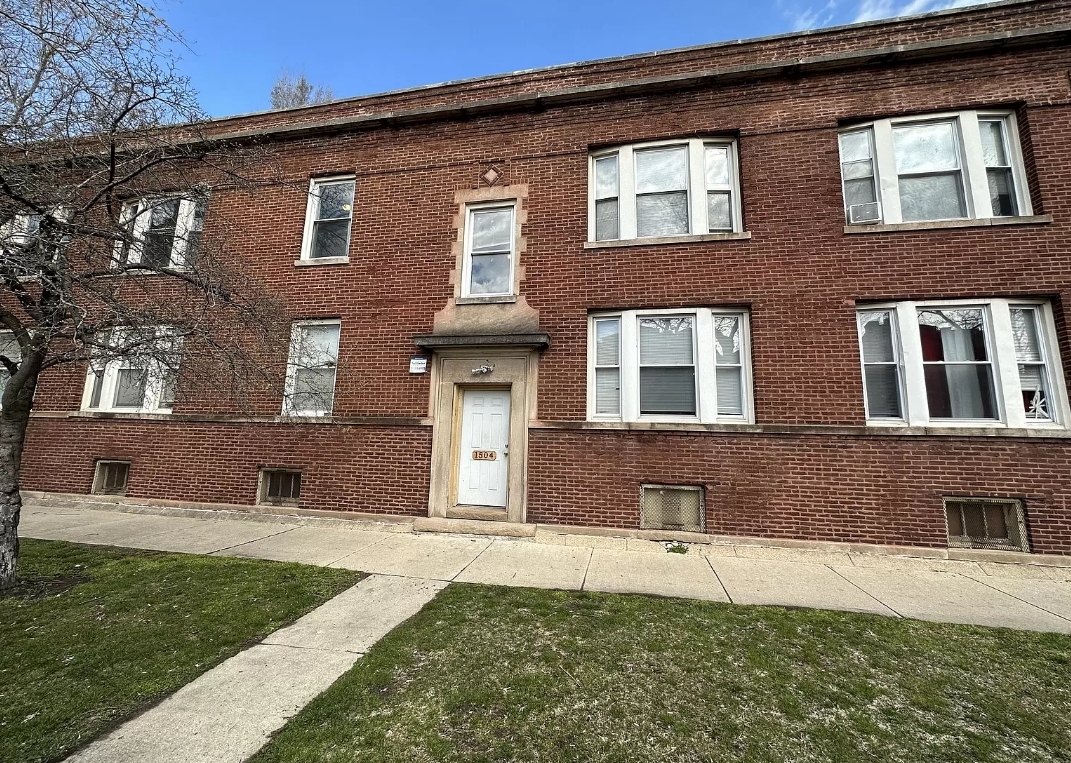 1504 E 74th Place Property Photo 2