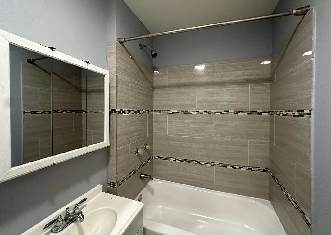 1504 E 74th Place Property Photo 11