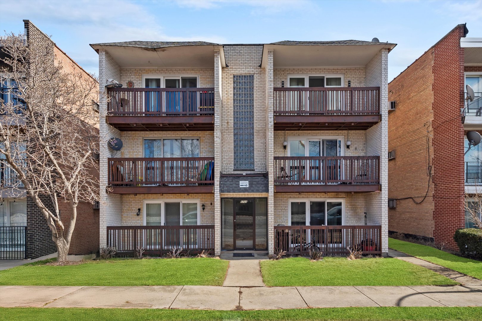 5733 S Kenton Avenue 3s Property Photo