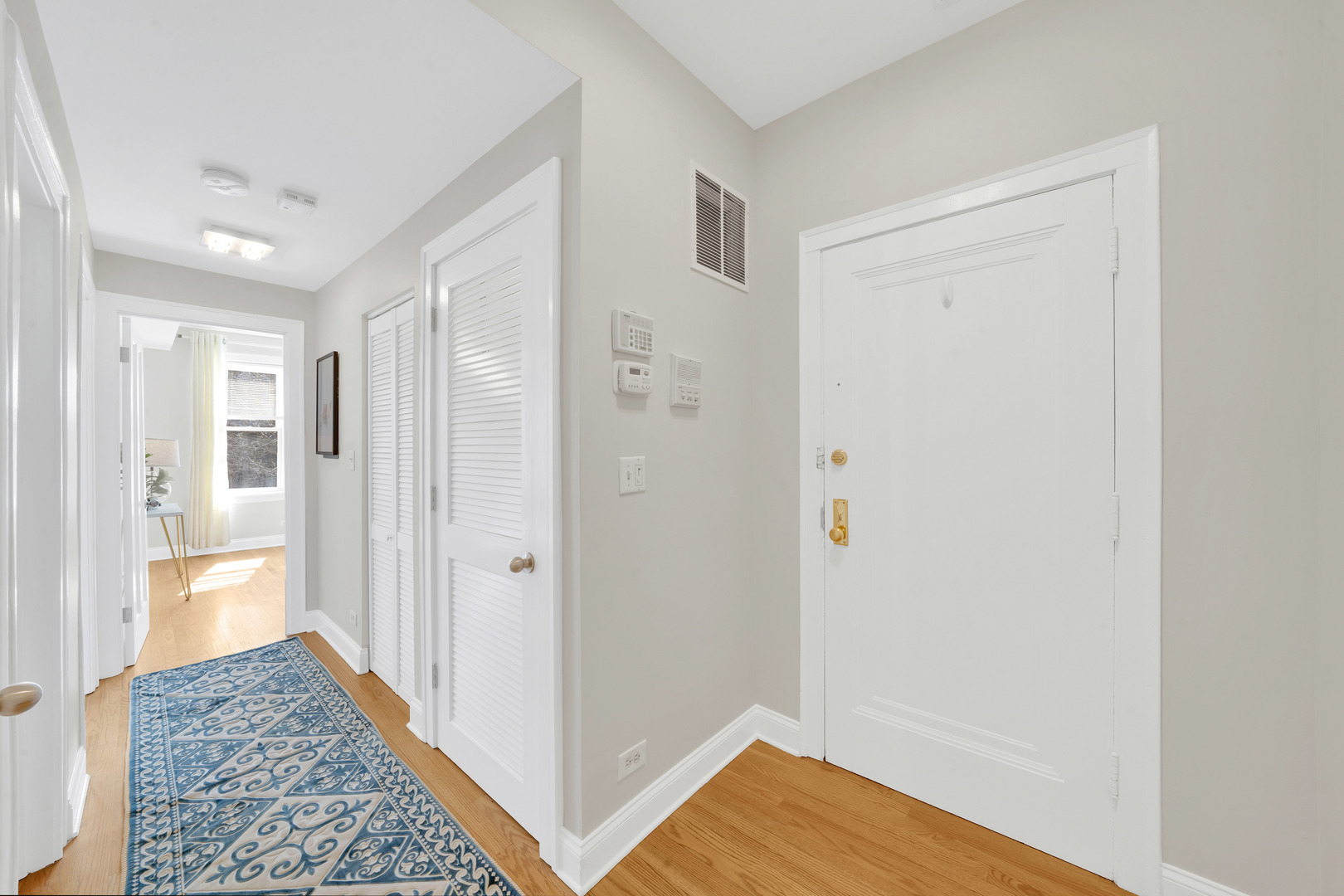 2236 W Roscoe Street 2 Property Photo 13