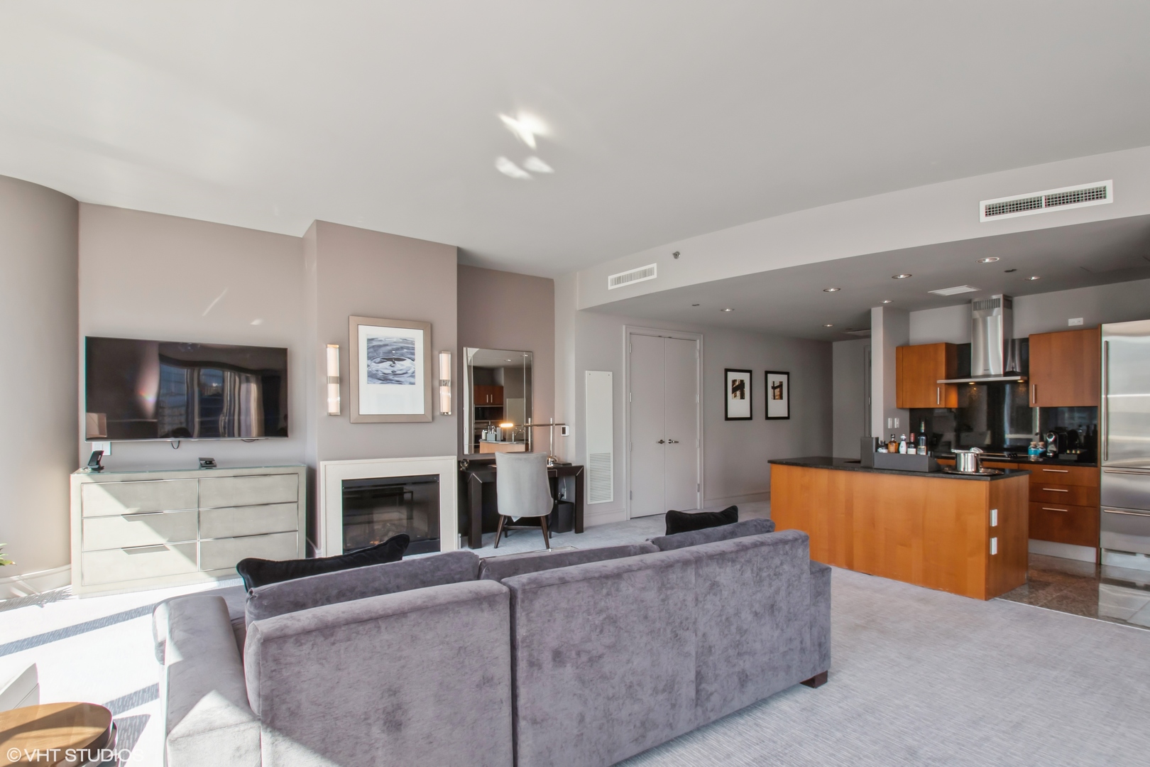 401 N Wabash Avenue 2432 Property Photo 6