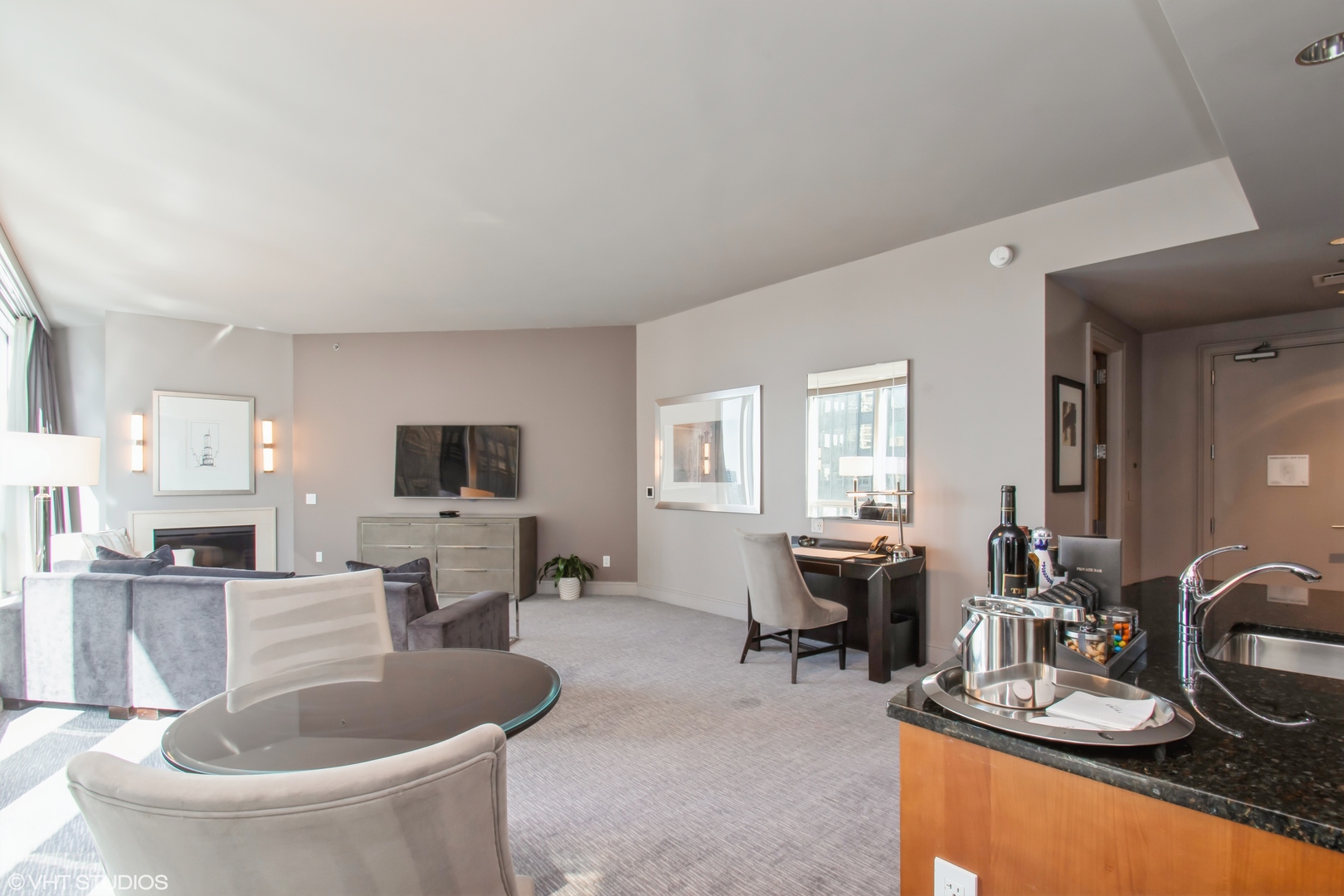 401 N Wabash Avenue 2526 Property Photo 4