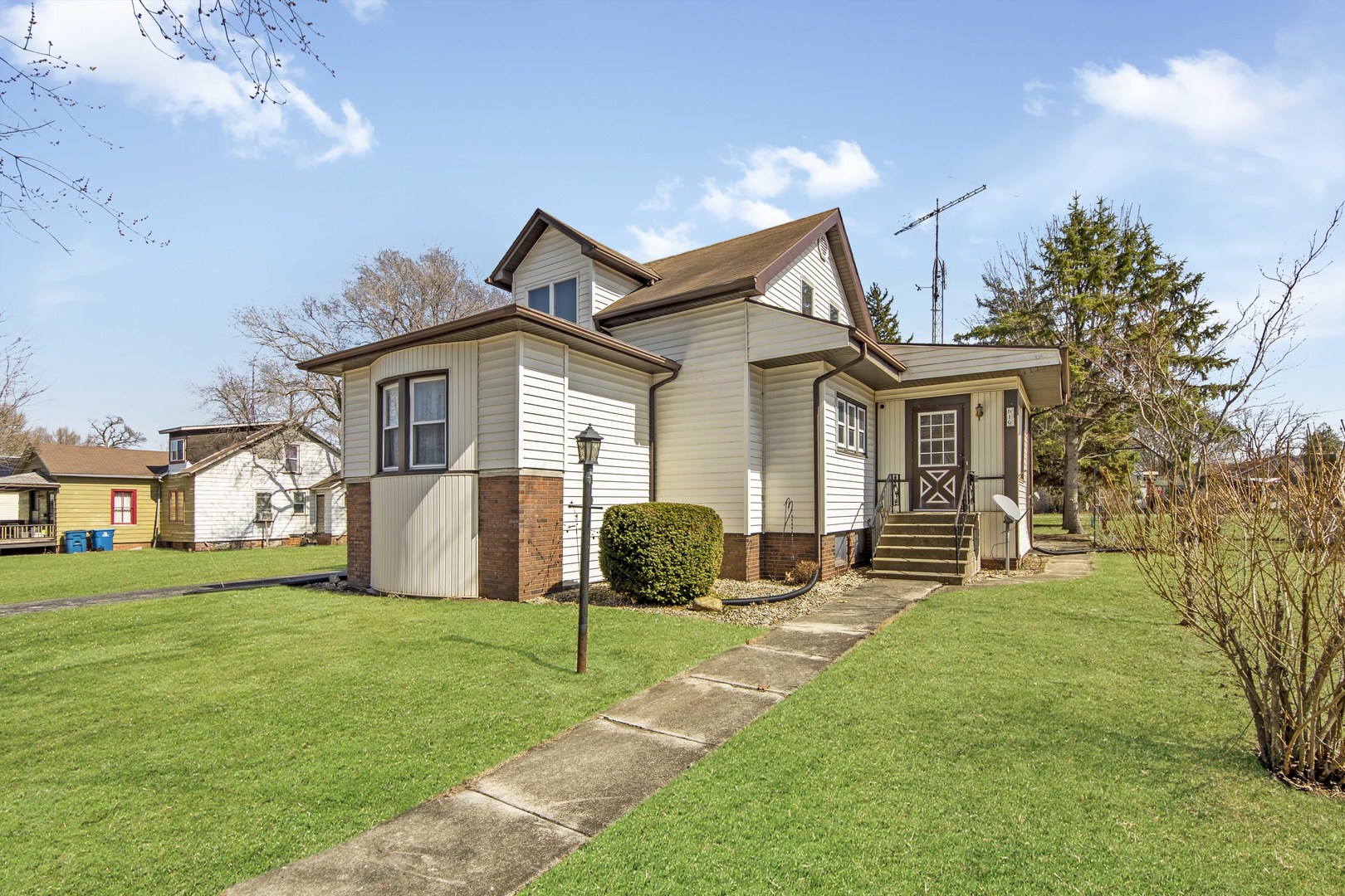 619 Lincoln Street Property Photo