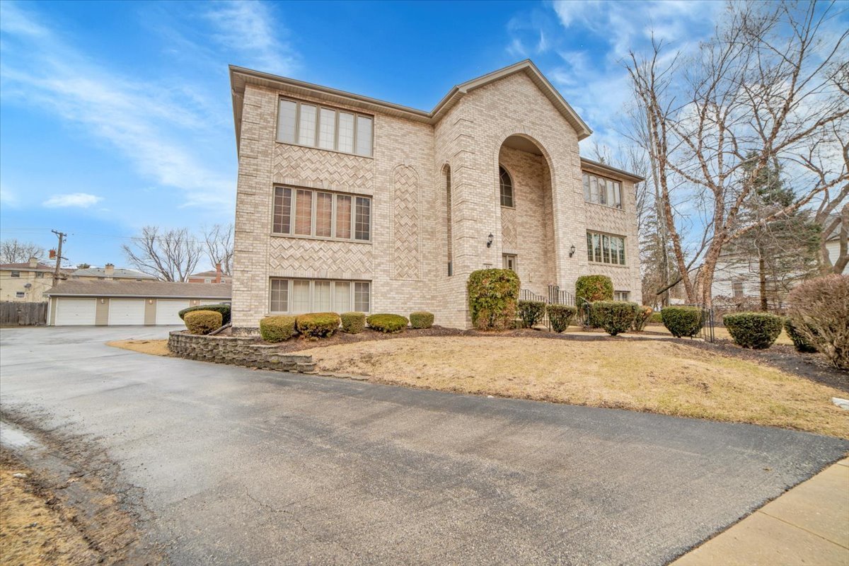 Roselle Real Estate Listings Main Image