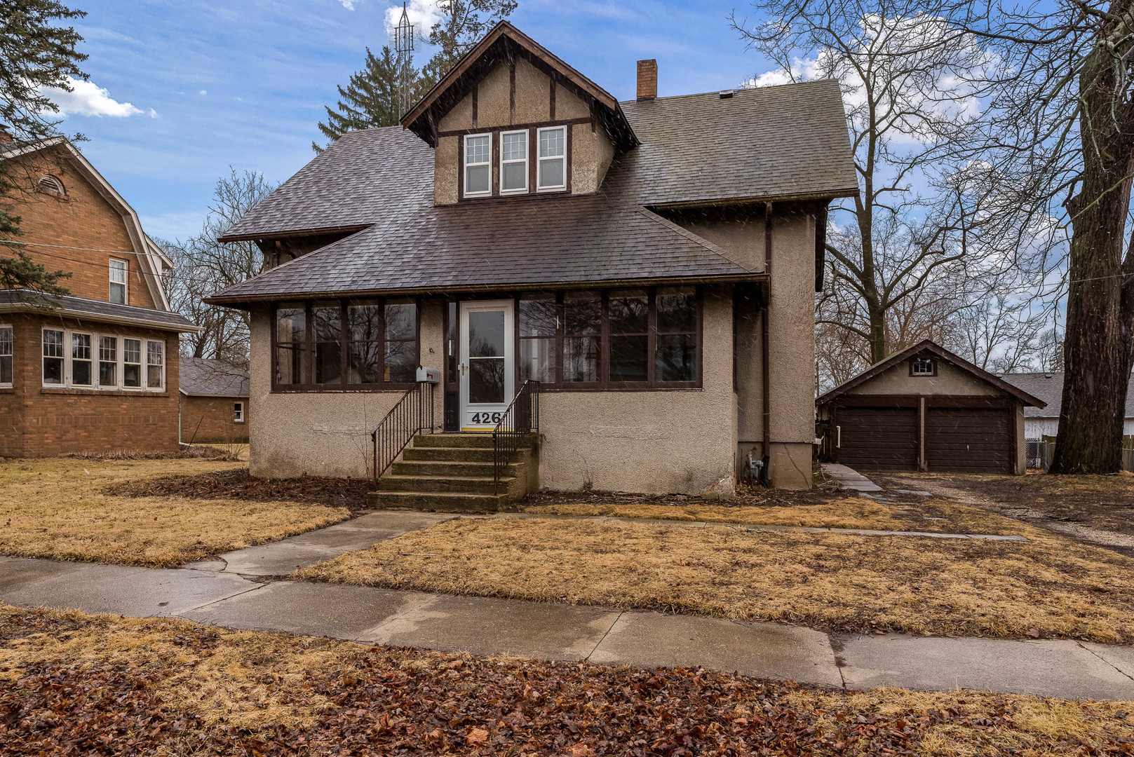 100 Real Estate Listings Main Image