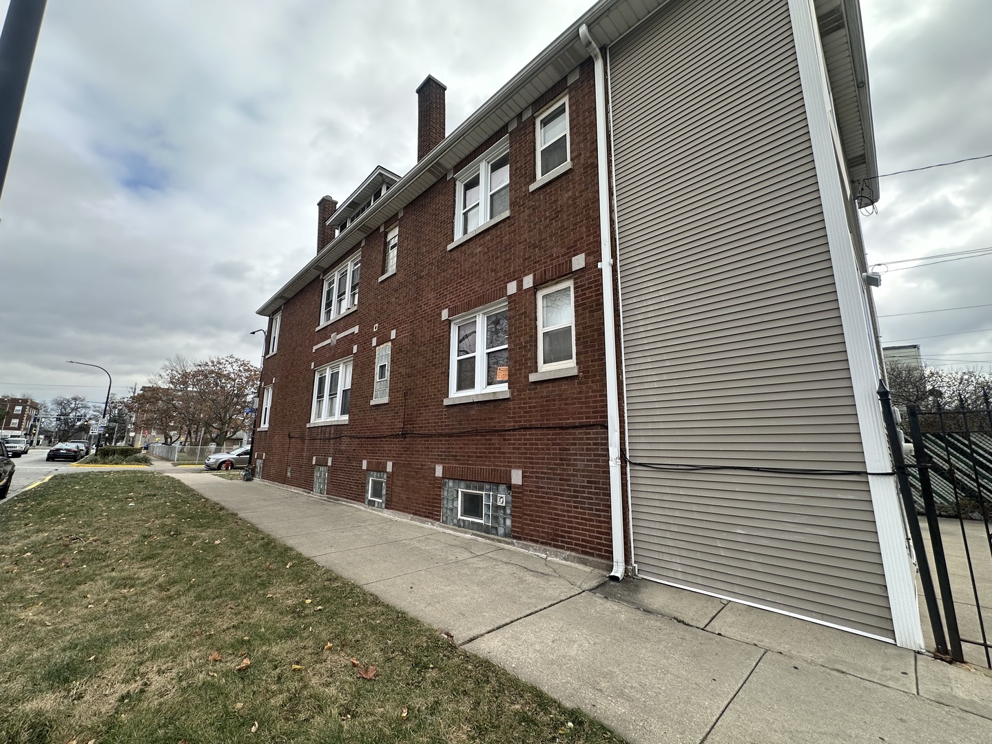1900 S 48th Court Property Photo 15