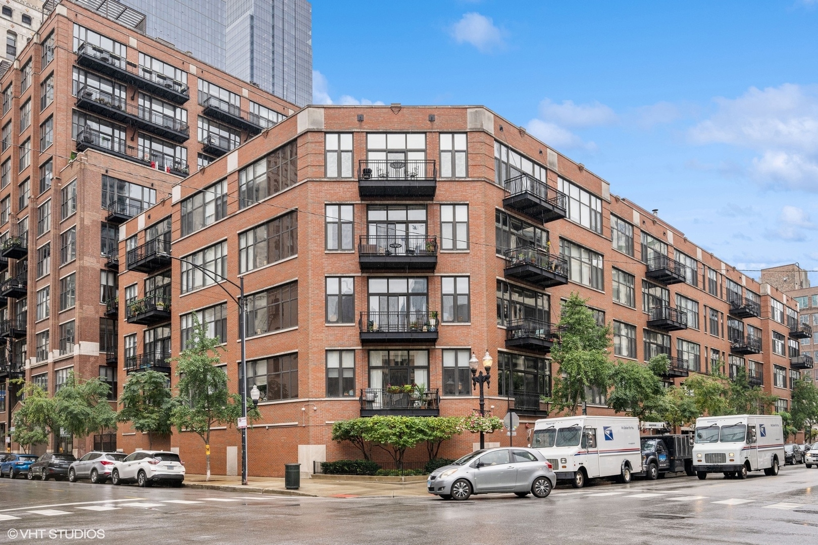 333 W Hubbard St Property Photo