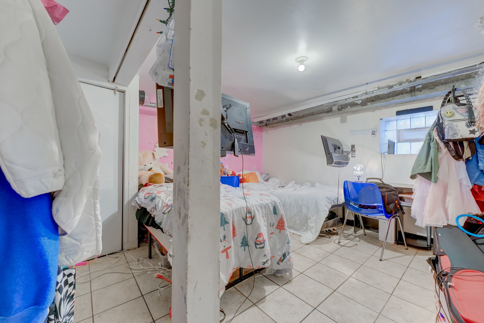 1721 N Menard Avenue Property Photo 23