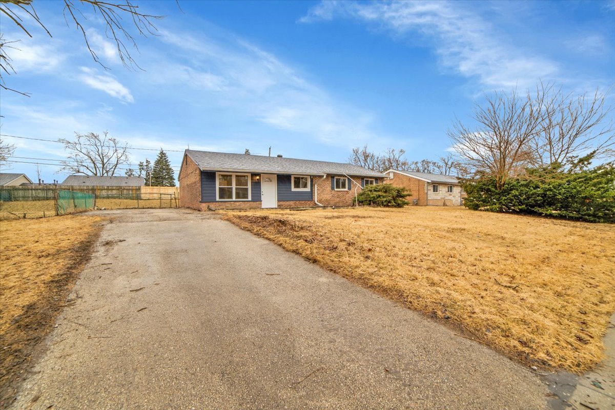 201 Fairwood Drive Property Photo