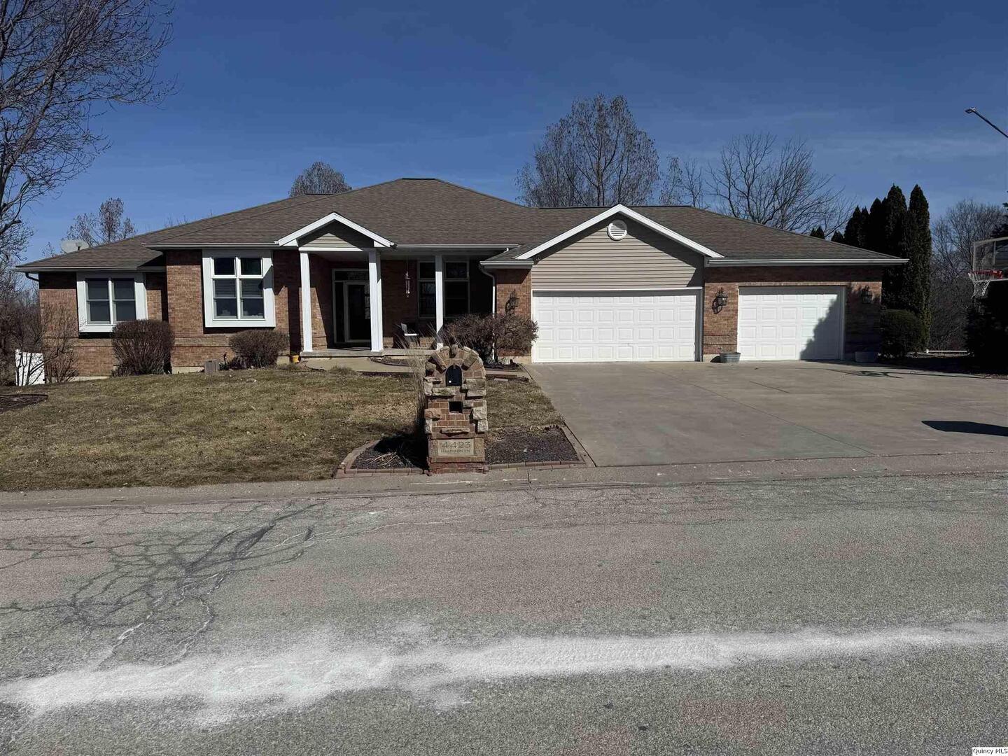 4423 Hampton Ln Property Photo
