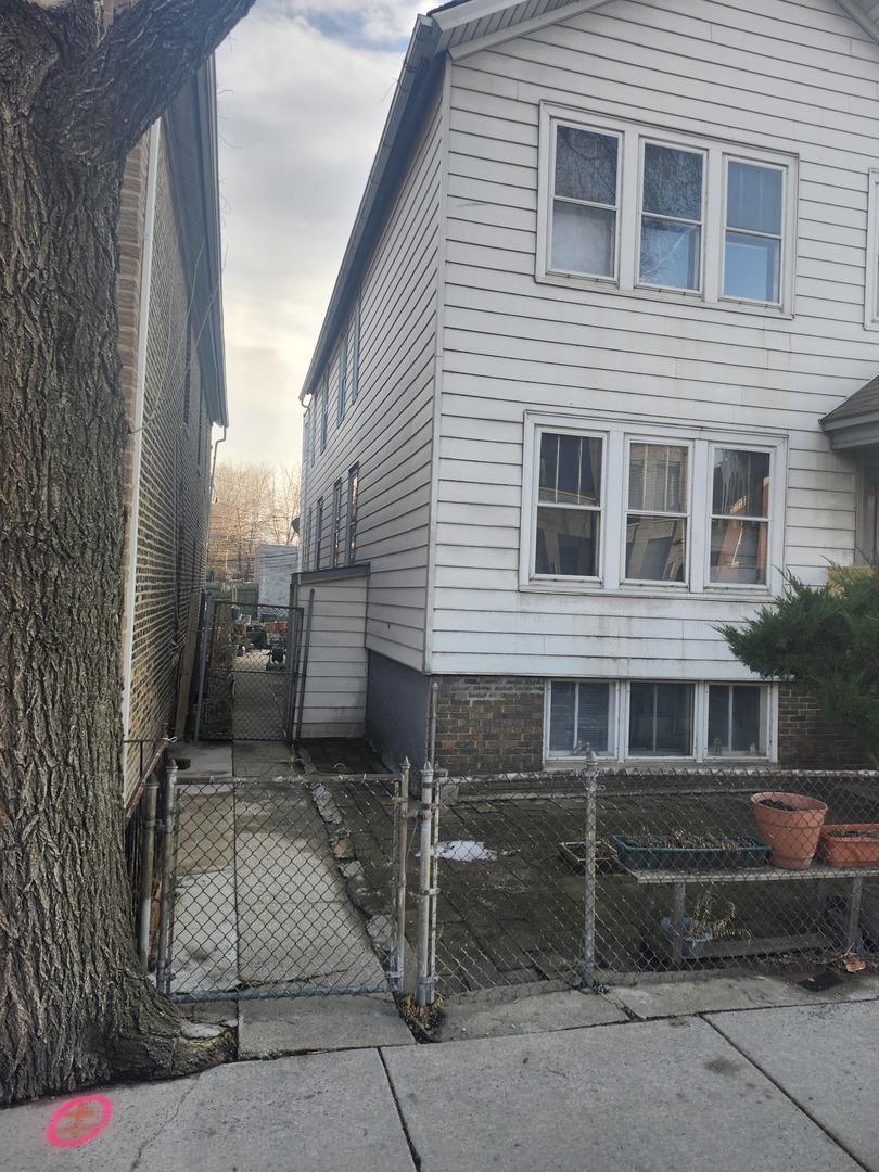 1711 W Augusta Boulevard Property Photo 2