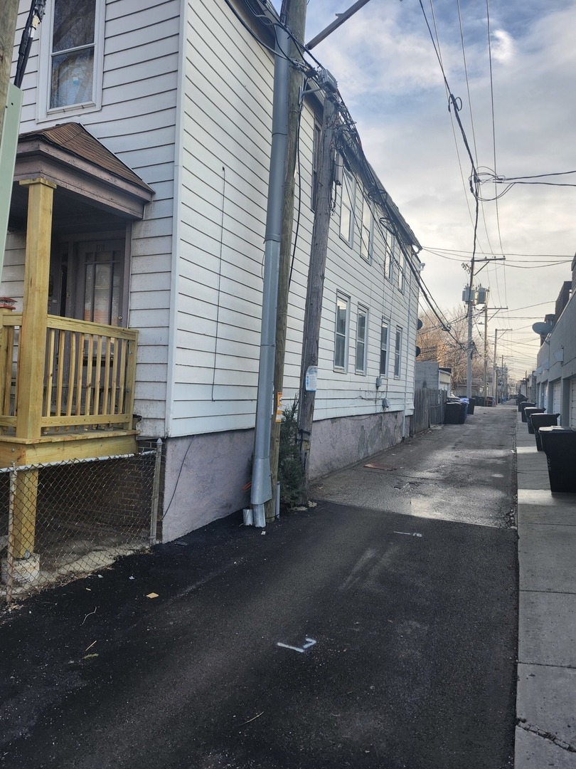 1711 W Augusta Boulevard Property Photo 3