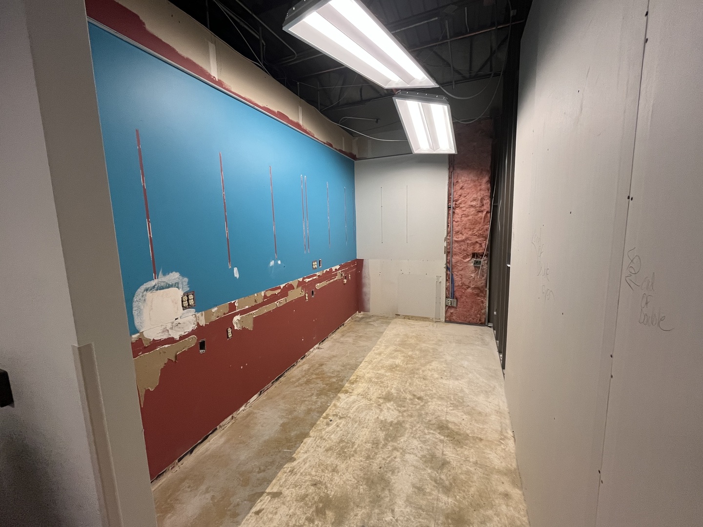 1806 Fox Drive E Property Photo 2