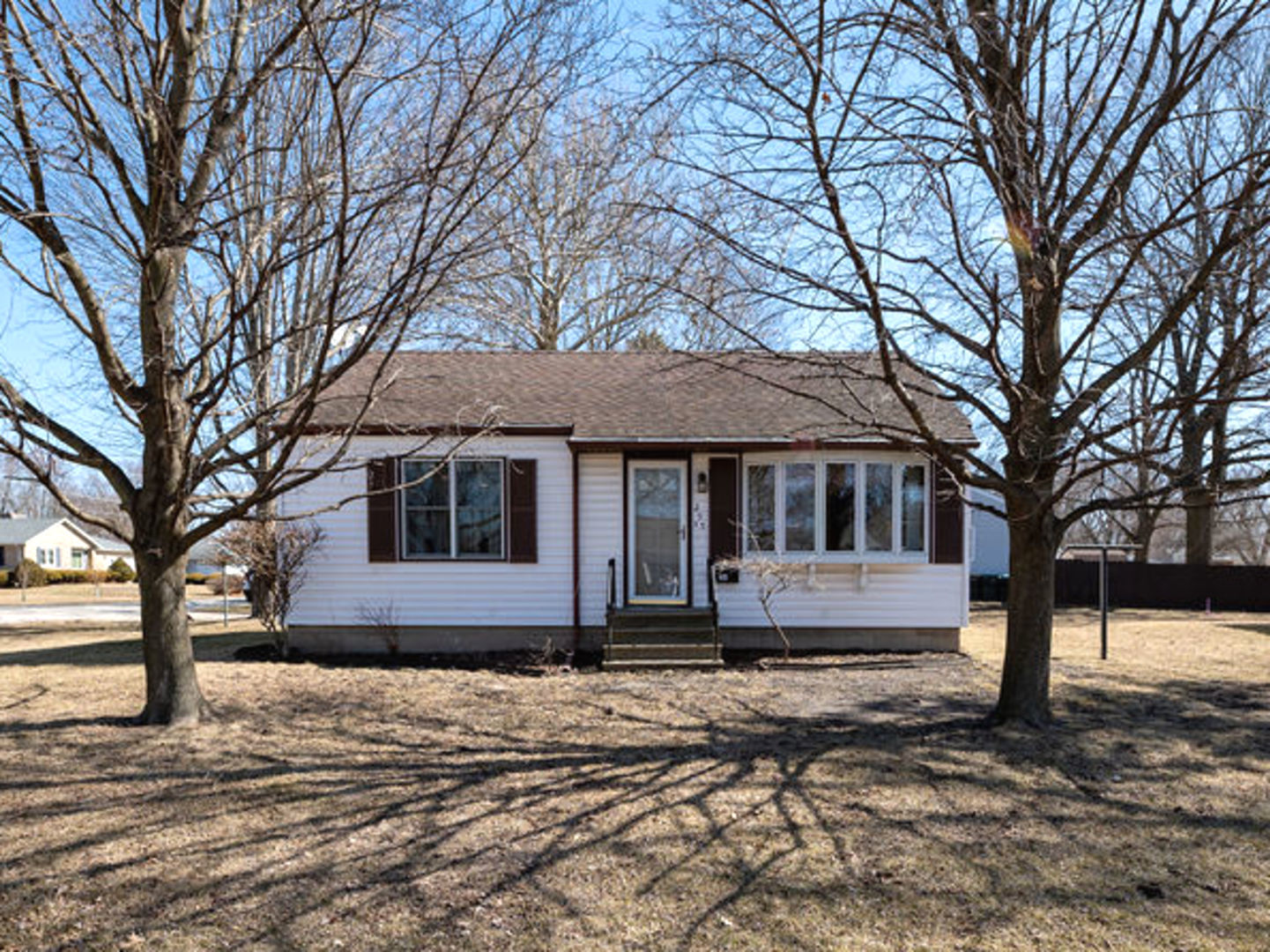 295 N Kankakee Street Property Photo