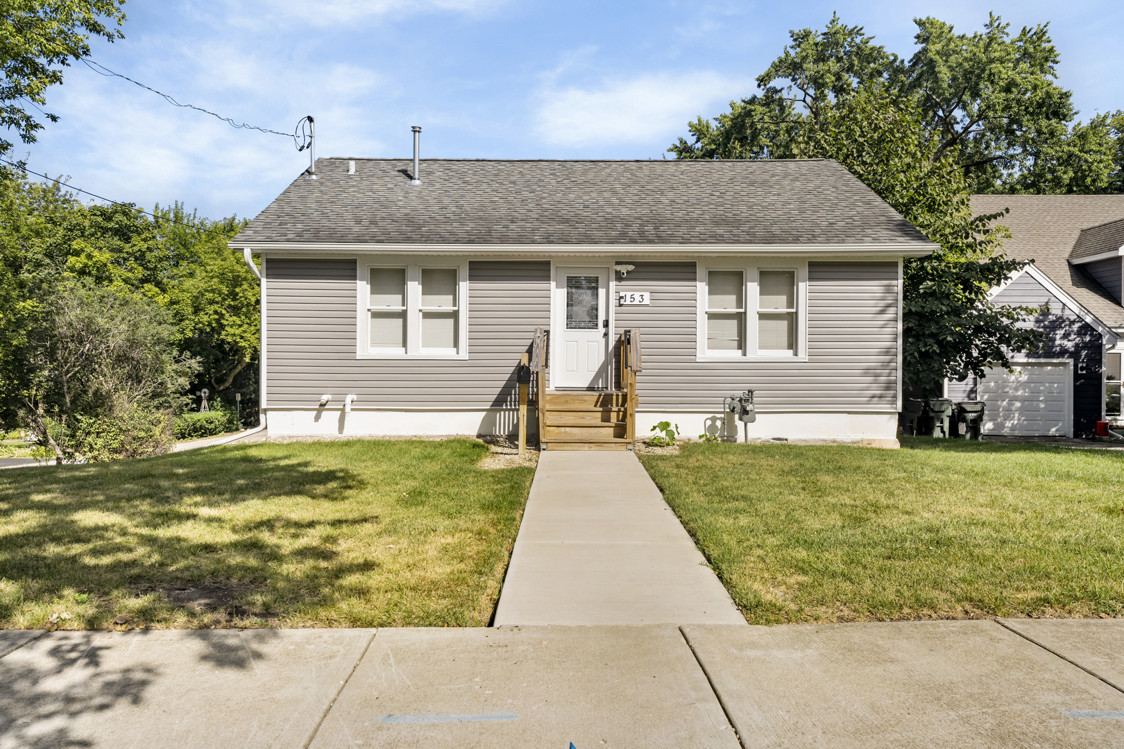 153 N Hager Ave Property Photo