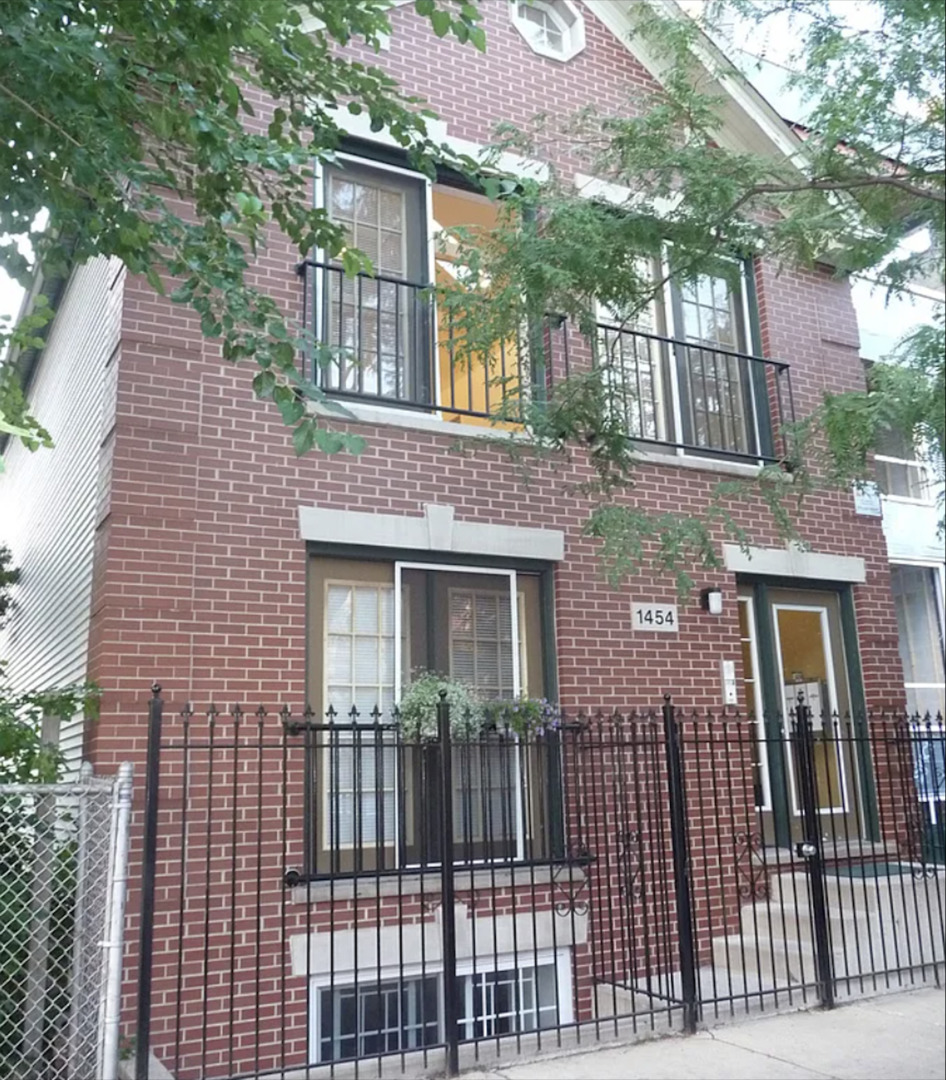 1454 W Walton Street Property Photo 1
