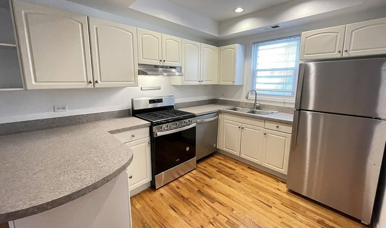 1454 W Walton Street Property Photo 4