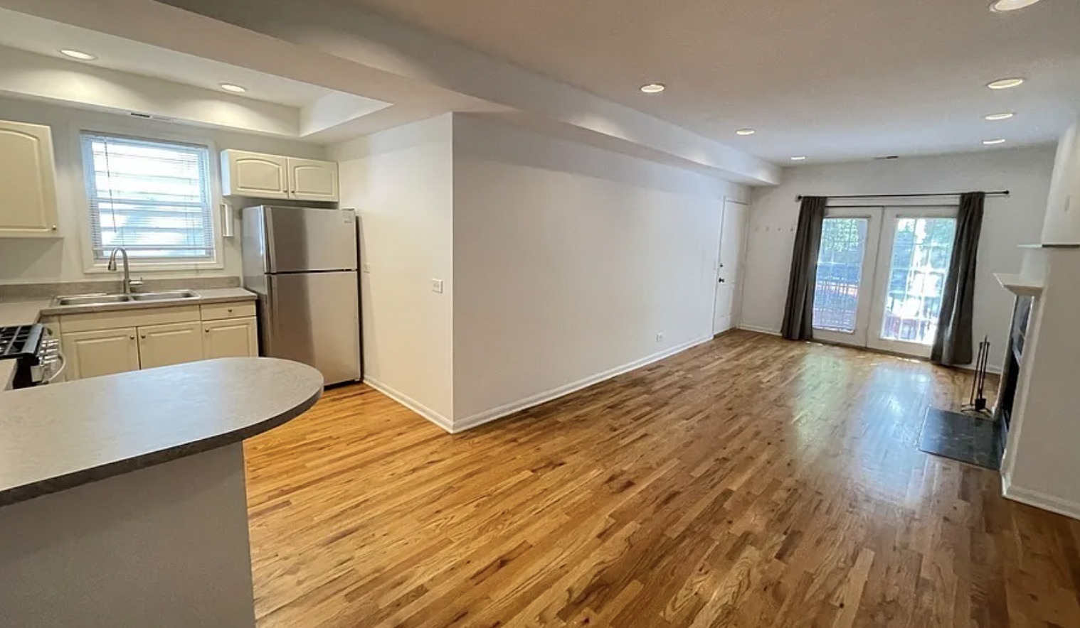 1454 W Walton Street Property Photo 5