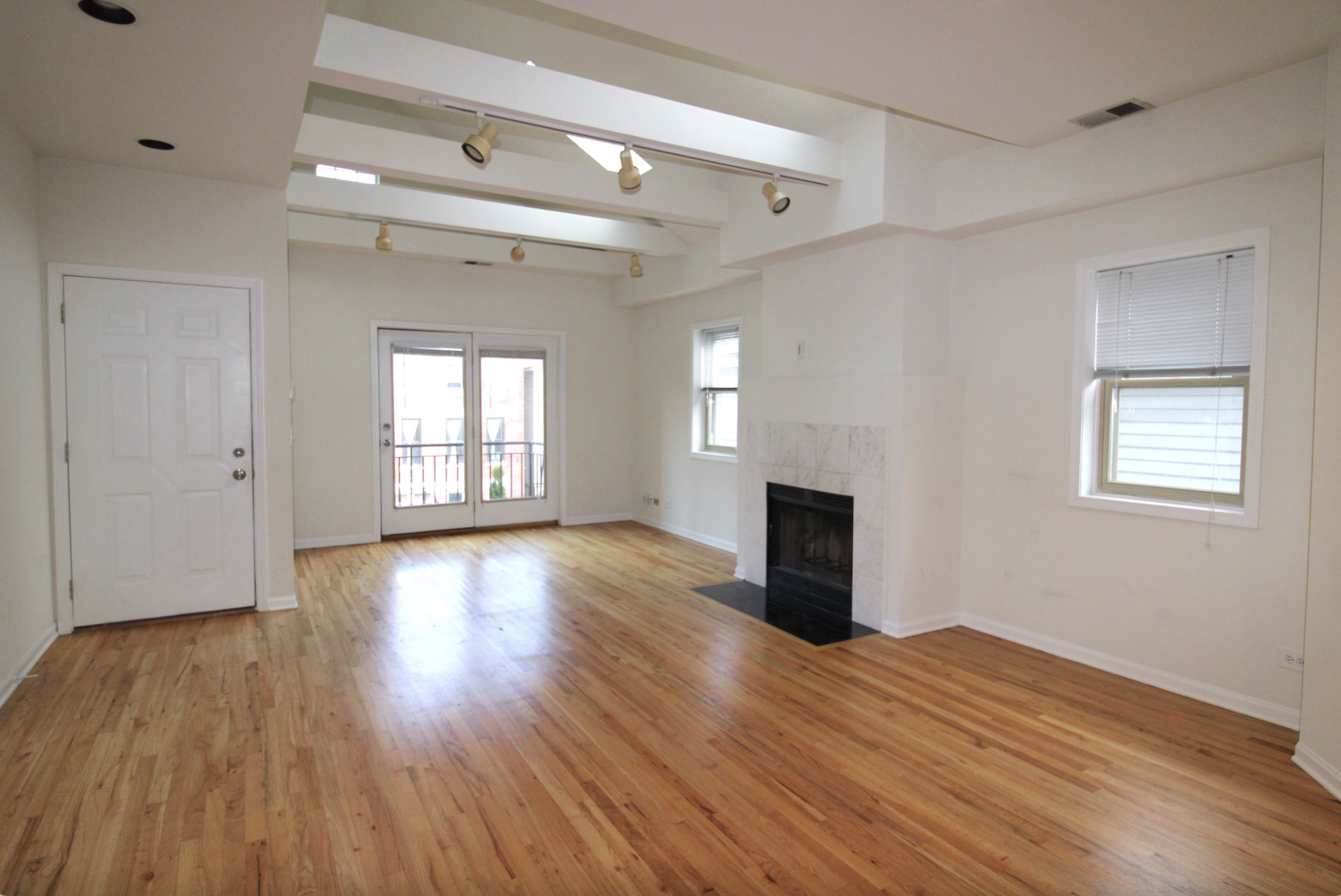 1525 W Augusta Boulevard Property Photo 2