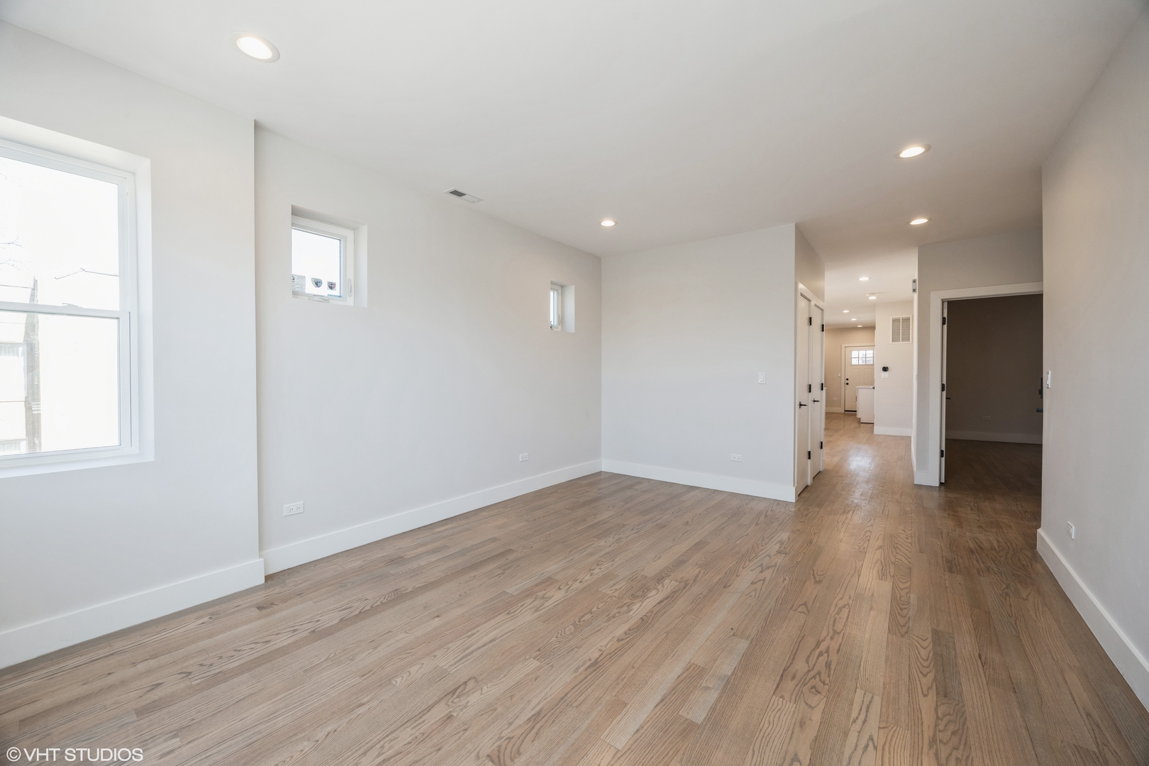 615 N Troy Street Property Photo 5