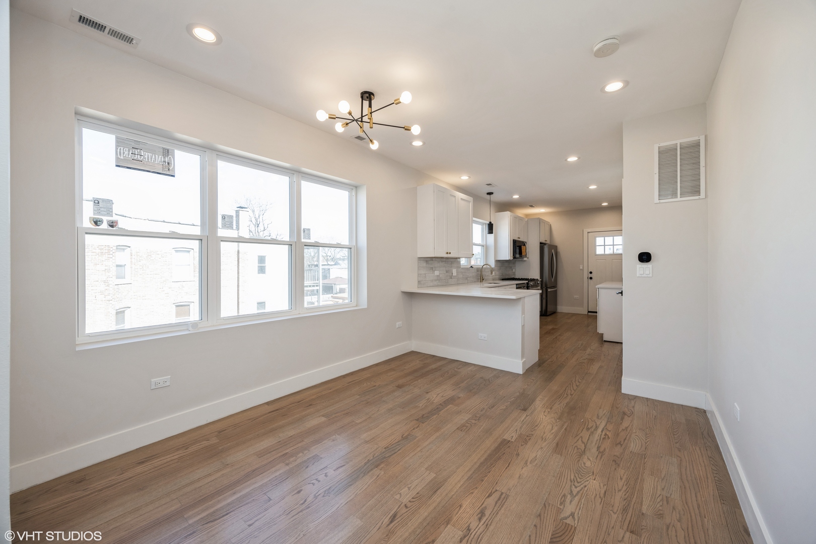615 N Troy Street Property Photo 6
