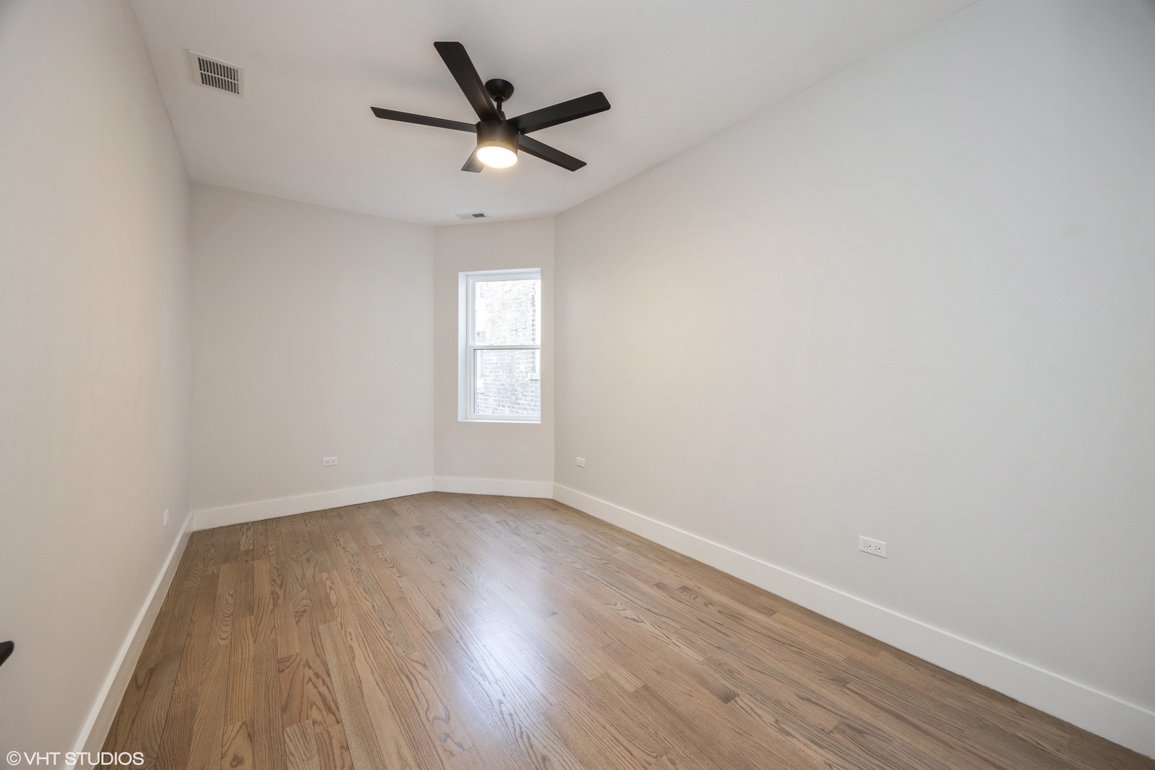 615 N Troy Street Property Photo 9