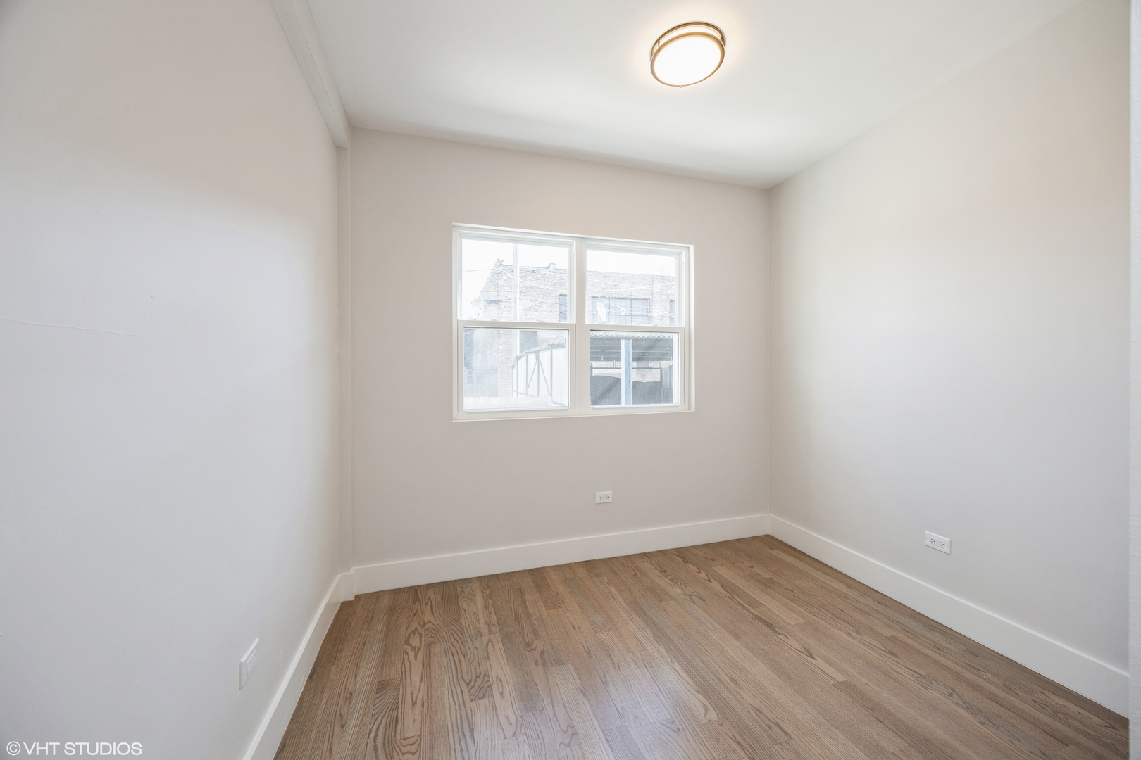615 N Troy Street Property Photo 12