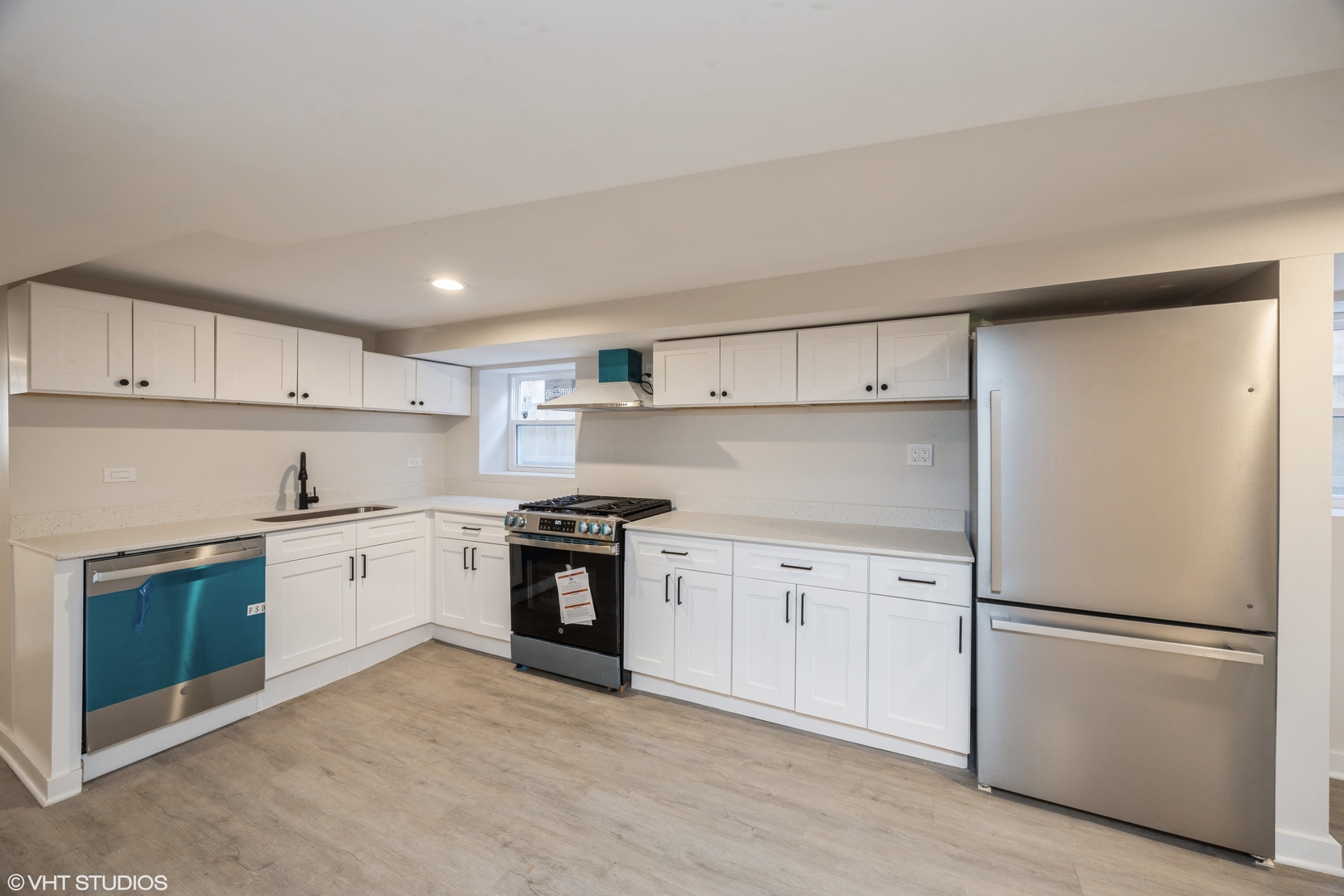 615 N Troy Street Property Photo 19