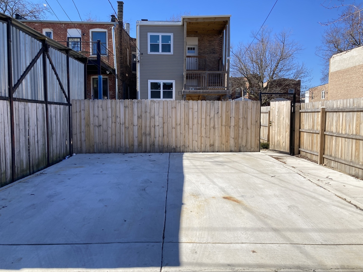 615 N Troy Street Property Photo 24