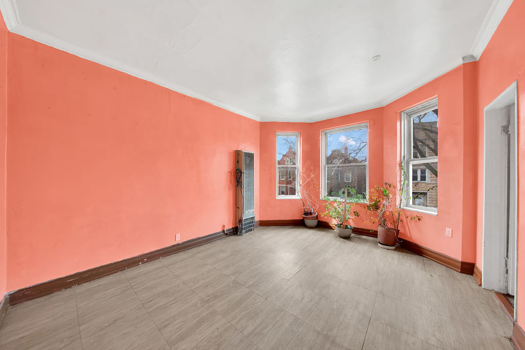 2335 S Hamlin Avenue Property Photo 3