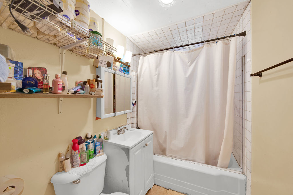2335 S Hamlin Avenue Property Photo 4
