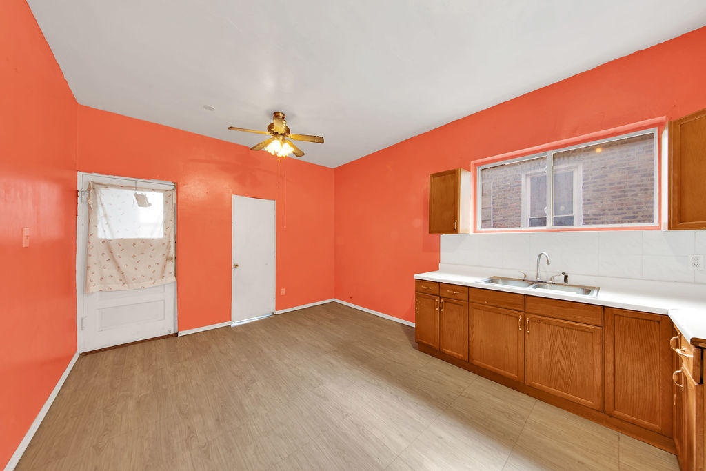 2335 S Hamlin Avenue Property Photo 5